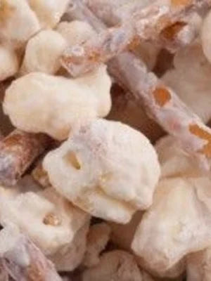 WHITE CHOCOLATE PRETZEL